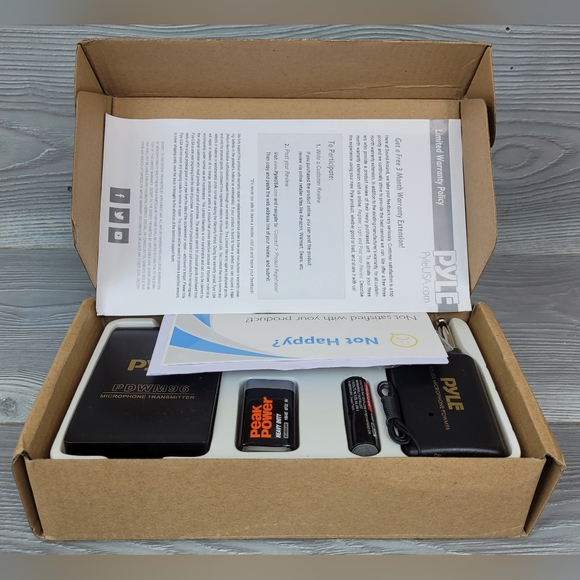 Pyle Lavalier Wireless Microphone System Model: PDWM96 - Picture 3 of 16